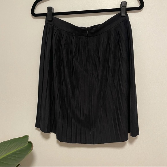 Black suede-like Zara mini skirt - Picture 3 of 3